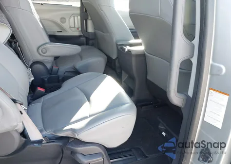 2022 Toyota Sienna Xle z USA, uszkodzony, nr VIN 5TDYRKEC6NS105735